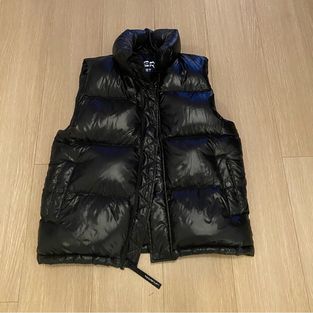 Aritzia TNA Super Puff Vest in Glossy Black